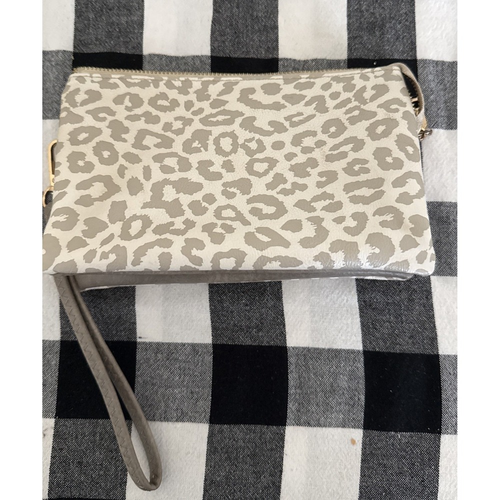 Jen & Co. Riley Vegan Crossbody Bag Purse w Shoulder Strap & Wristlet Leopard